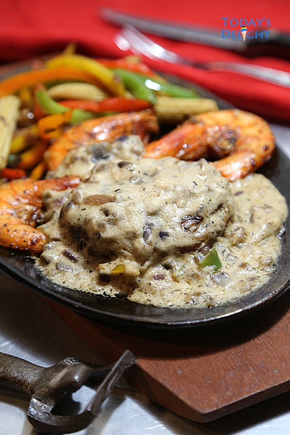 Rib Eye, Shrimp & sides in Mushroom Gravy